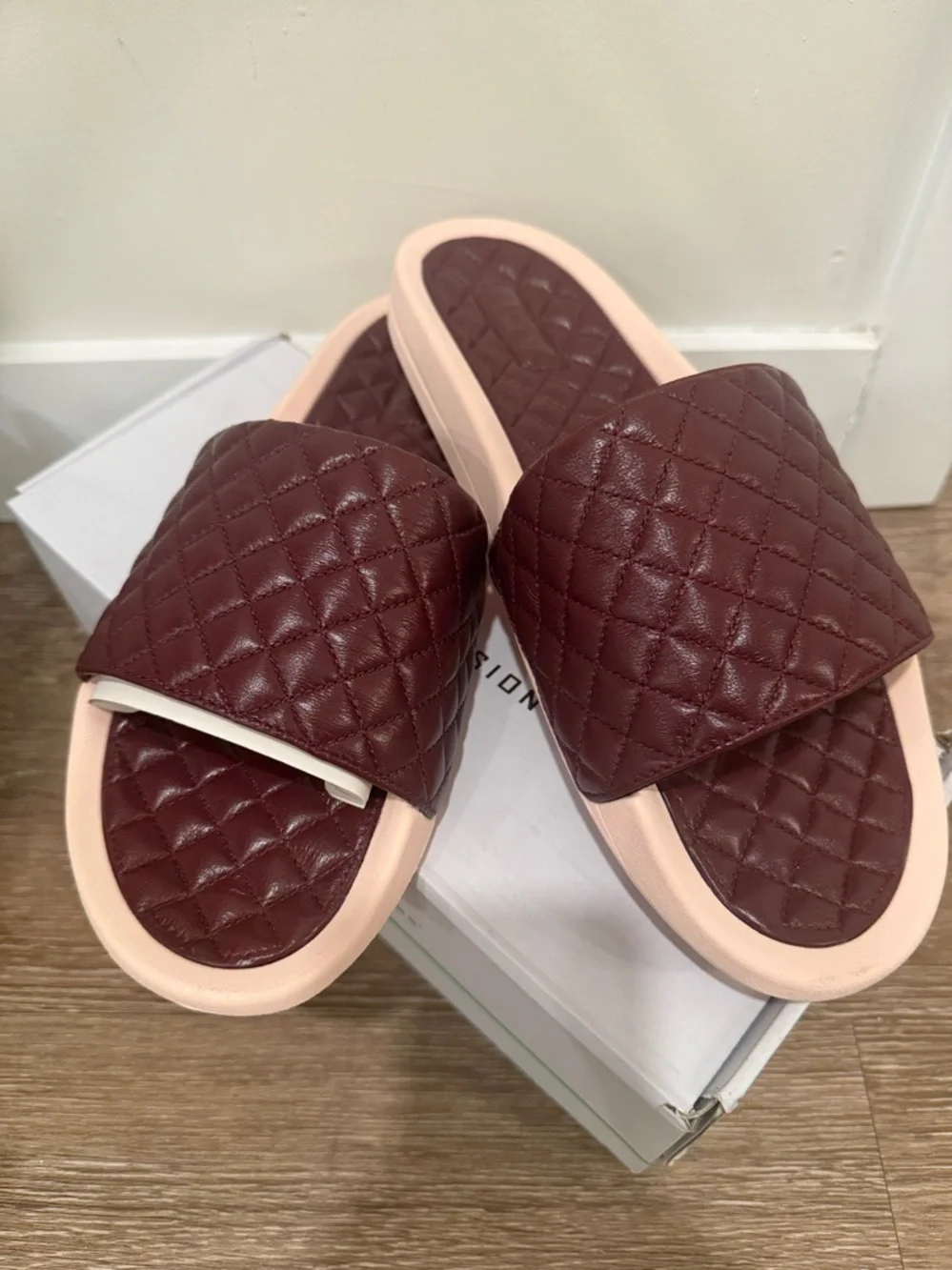 APL Men’s Lusso Burgundy Quilted Slide Sandals Size 11 New in‎ Box